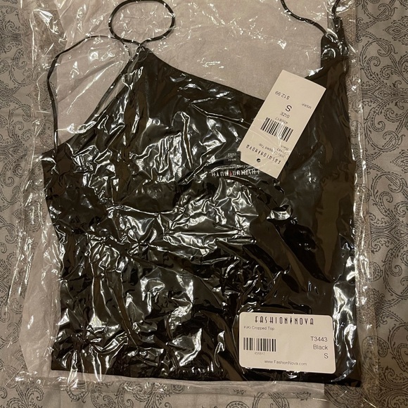 Fashion Nova Kiki cropped top NWT - Picture 3 of 3